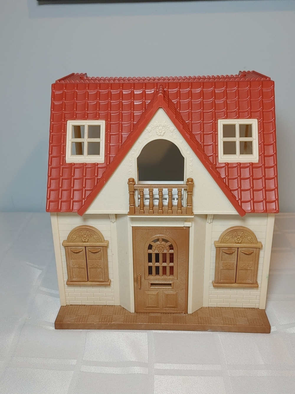 Calico Critters Red Roof Cozy Cottage and Accessories - Red Cream Tan